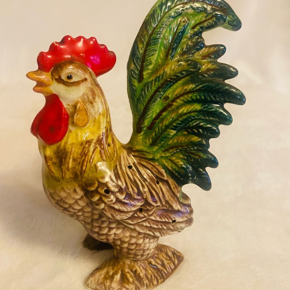 Vintage Salt and Pepper Shakers of Fighting Roosters and 2 Hens EUC
By Napco - Picture 2 of 8